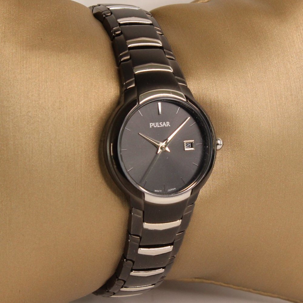 Pulsar Ladies Casual Quartz Watch Black Ion Coated Polished Hand 25mm - Picture 2 of 11